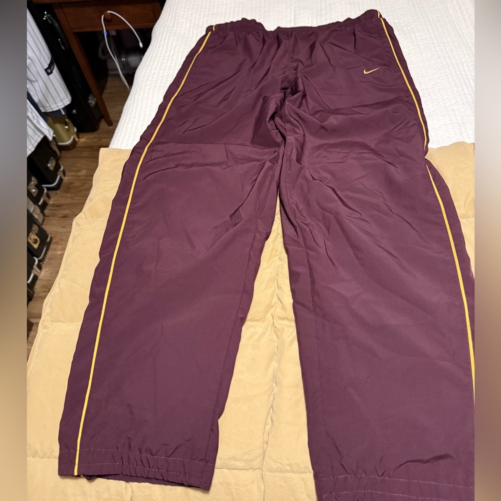 Nike Burgundy Sports Athletic Pants. Zipper bottoms Legs